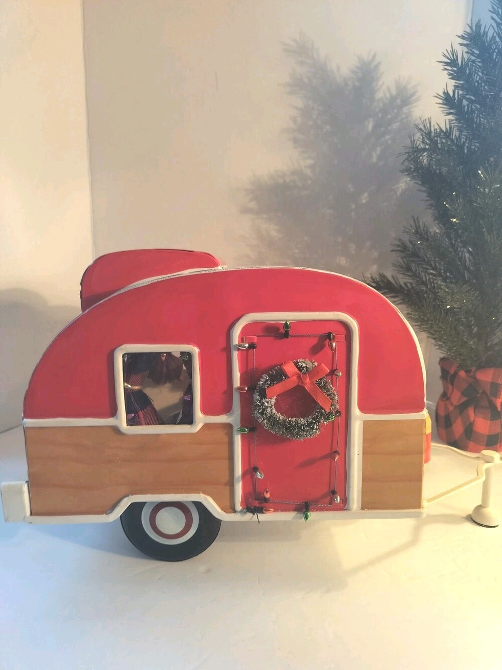 Wondershop 2017 Holiday Red Metal Teardrop Camper Tabletop Decor
